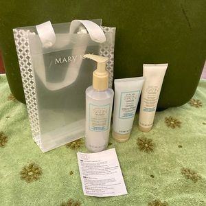 Mary Kay Satin Hands Pampering Set NIB Refining Scrub, Shea Cream , Protector